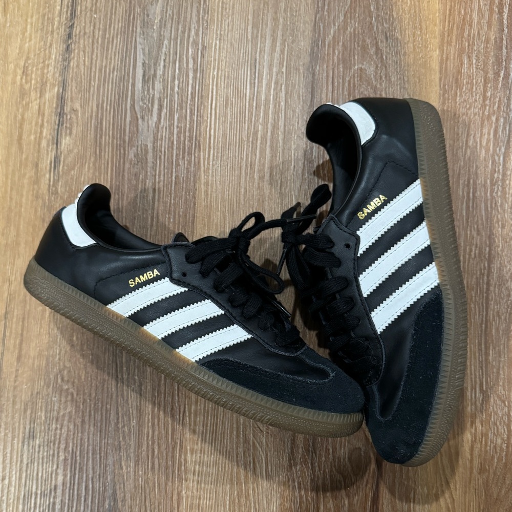 Adidas Samba size 5men=6.5women.